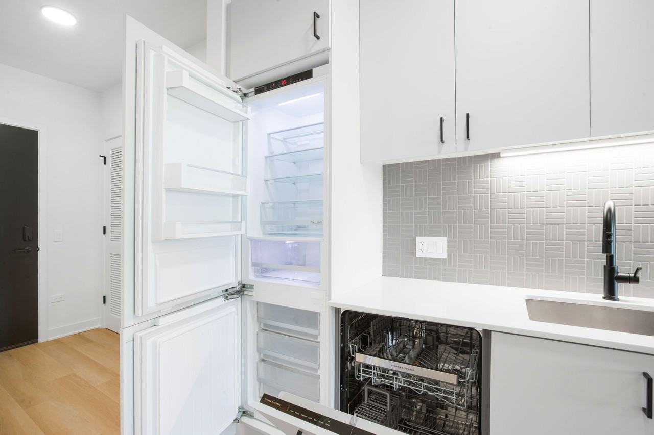 1100 W Grand Ave #613