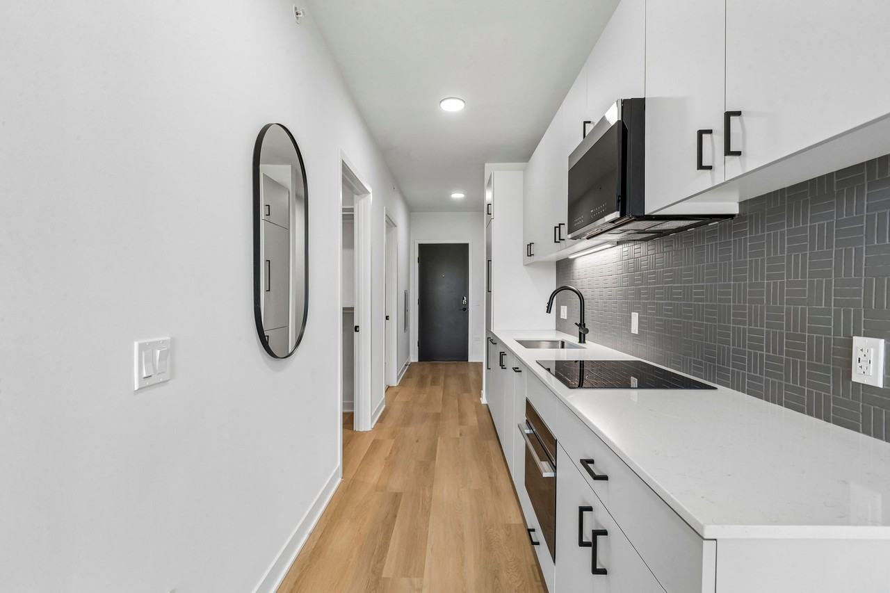 1100 W Grand Ave #512