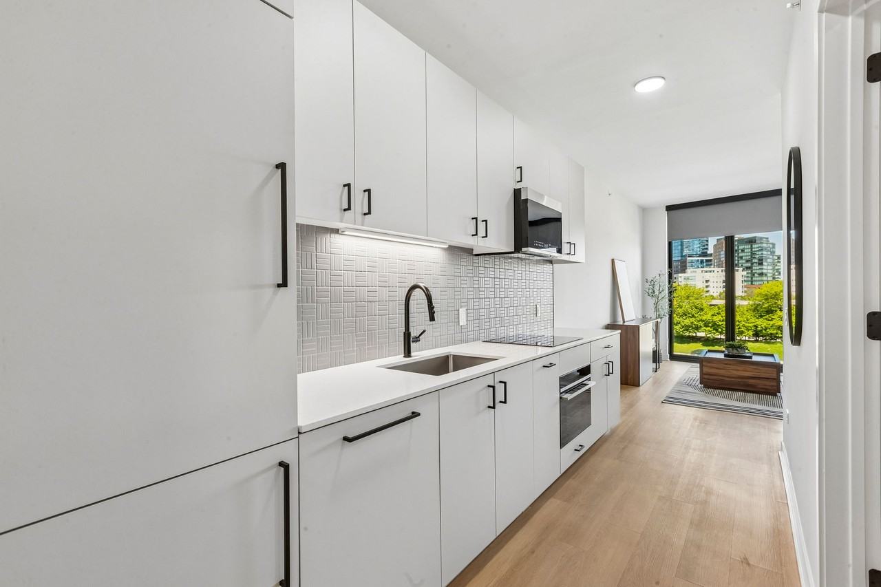 1100 W Grand Ave #312