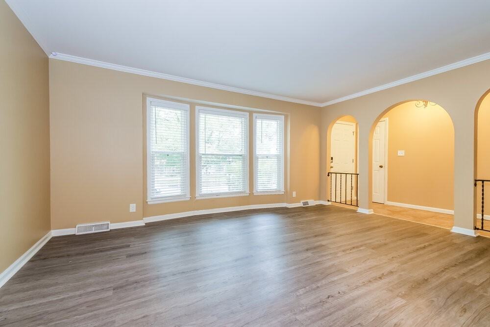9915 Westgate St - Photo 5 of 18