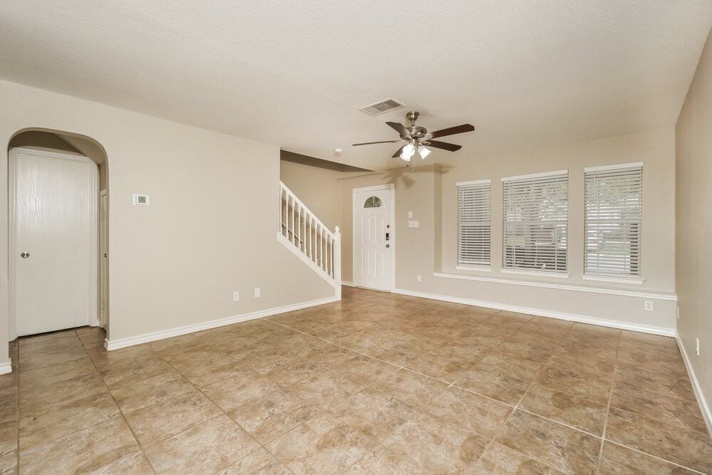 8714 Sunview Park - Photo 3 of 15