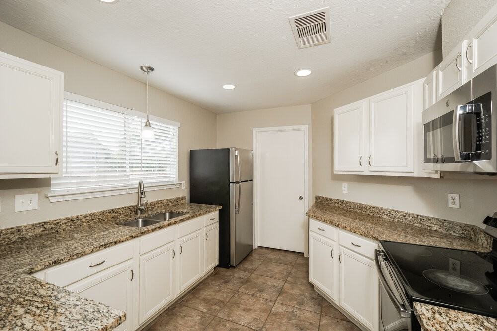 8714 Sunview Park - Photo 6 of 15