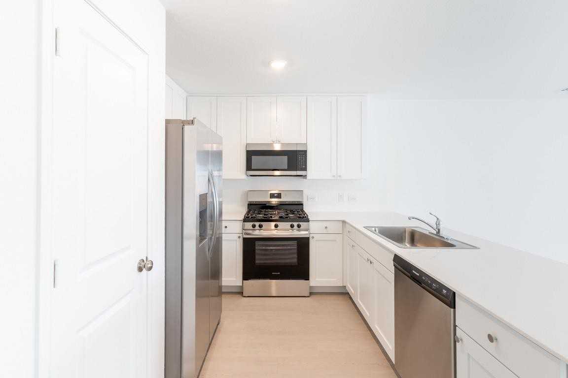 208 Skyfire Street - Photo 7 of 39
