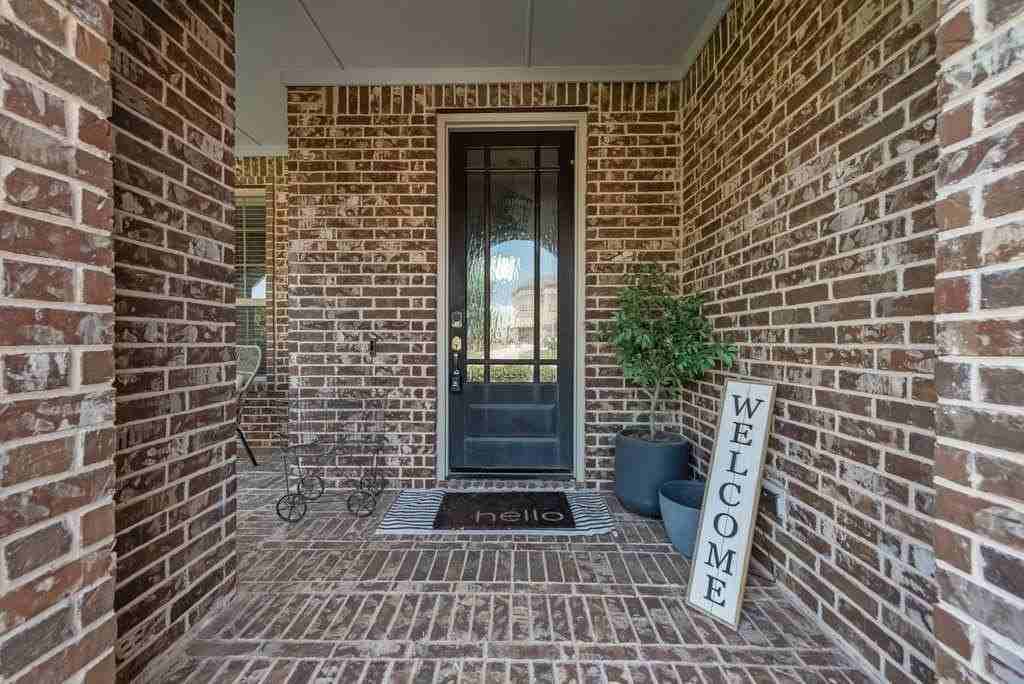 2824 Village Creek St - Photo 4 of 34