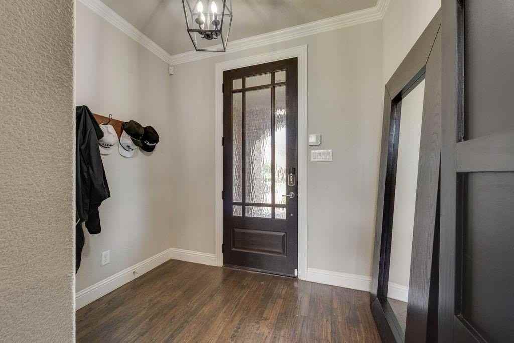 2824 Village Creek St - Photo 5 of 34