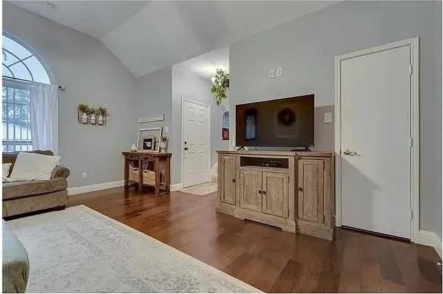8895 Camfield Way - Photo 4 of 21