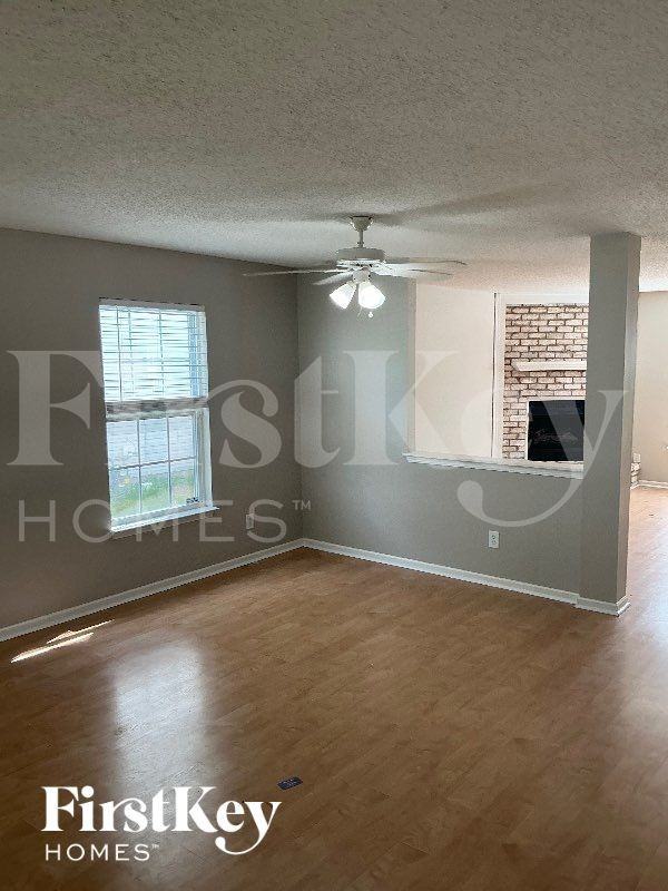8636 Aylesworth Dr - Photo 4 of 10