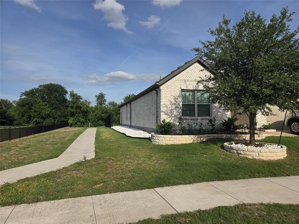 1512 Springtree Dr - Photo 2 of 17