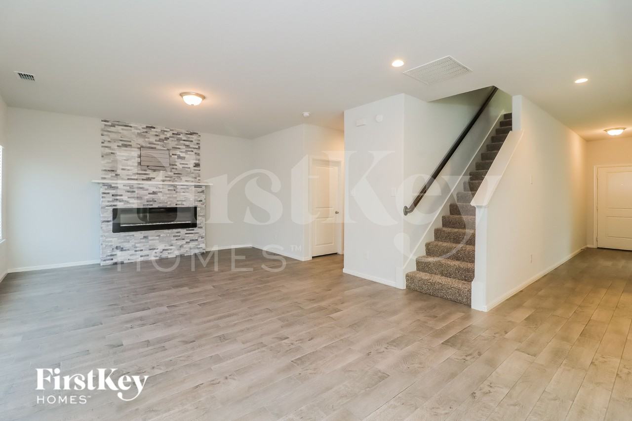 2212 Blythwood Trl - Photo 2 of 15