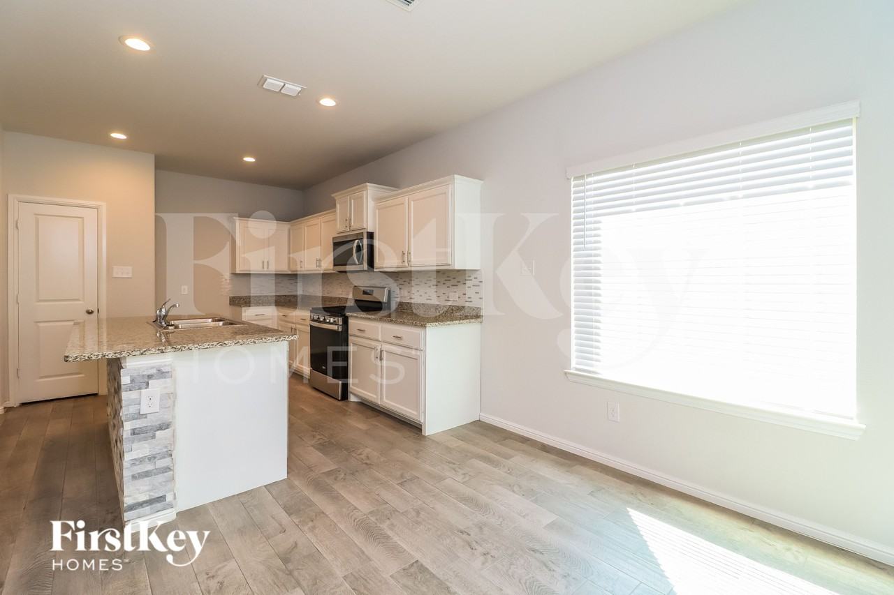 2212 Blythwood Trl - Photo 4 of 15