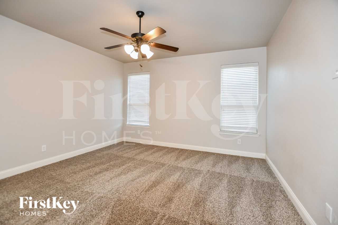 293 Arbury Dr - Photo 5 of 16