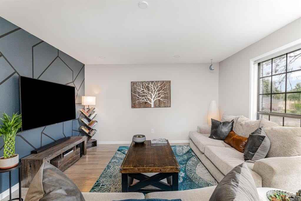 1700 Delaford Cir - Photo 6 of 32