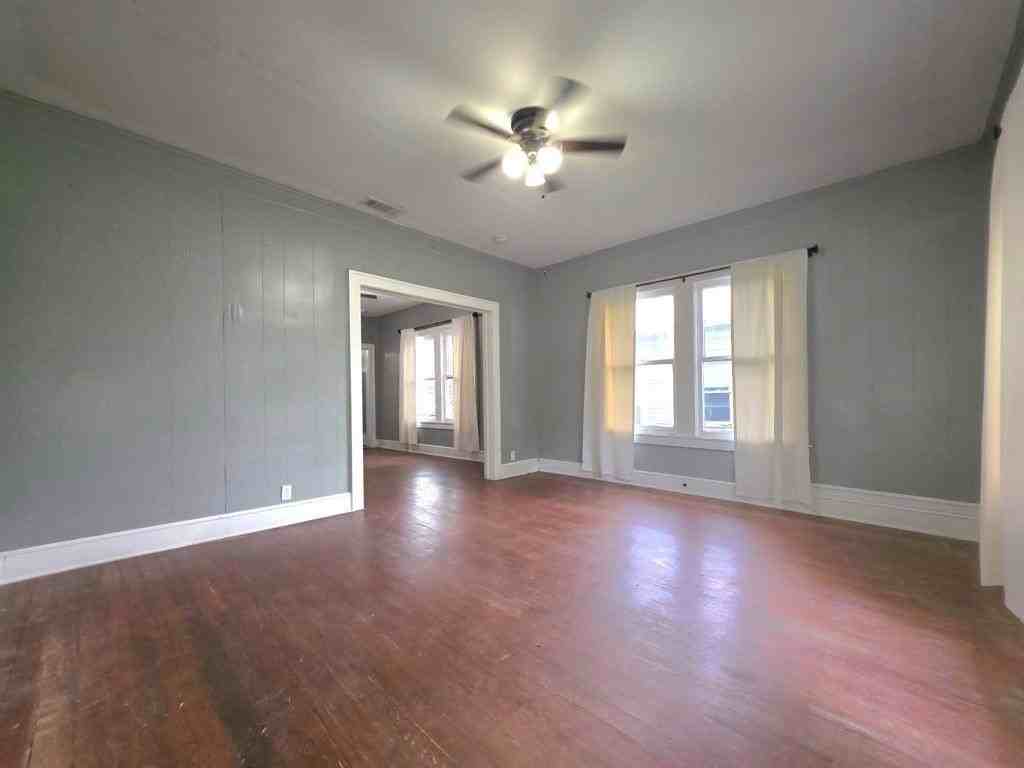 408 W Trinity St - Photo 3 of 26