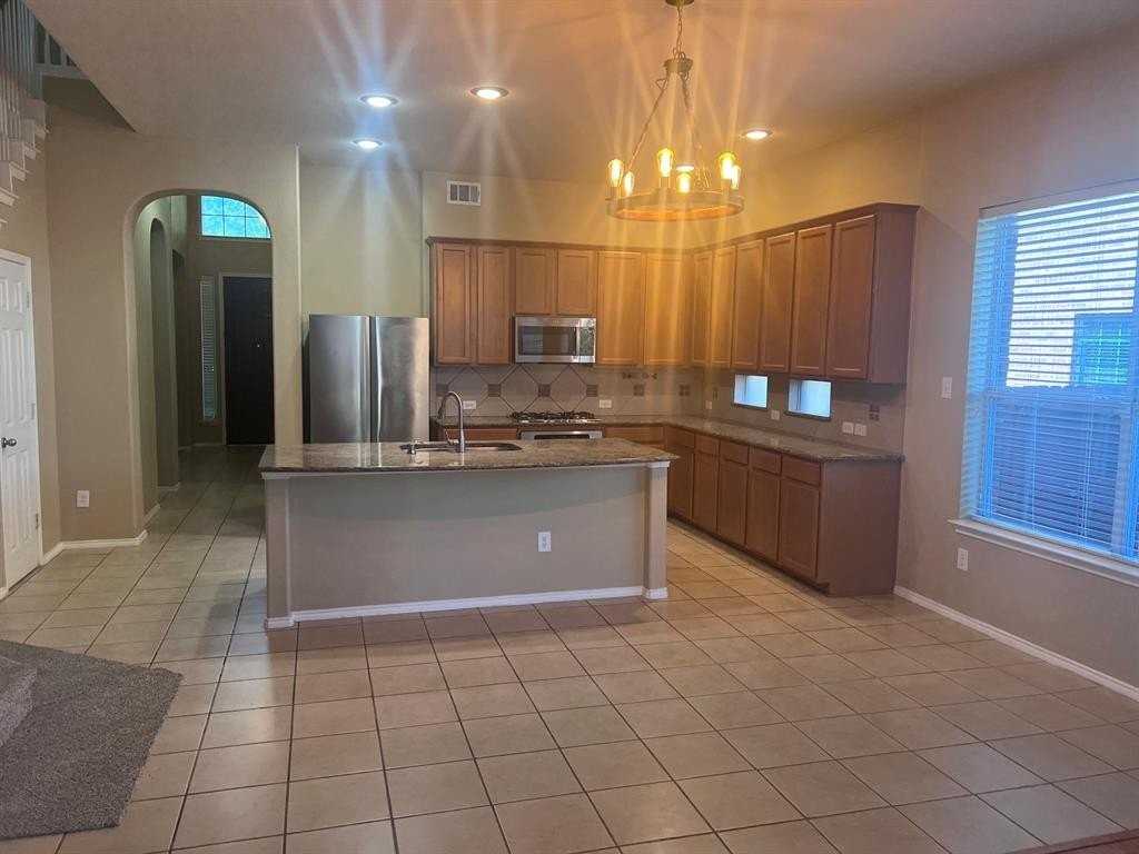 11490 La Grange Dr - Photo 5 of 21