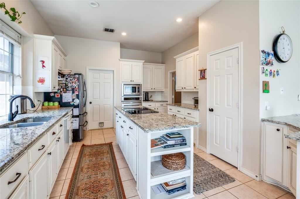 5900 Spring Hill Dr - Photo 5 of 16