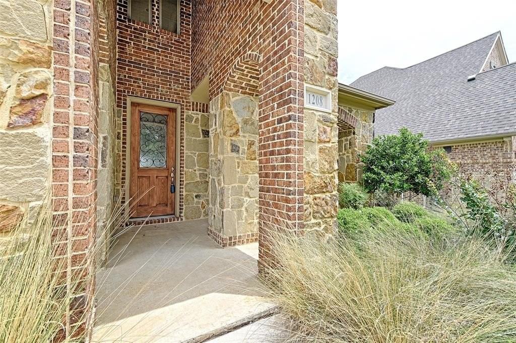 1208 Uplands Dr - Photo 3 of 38