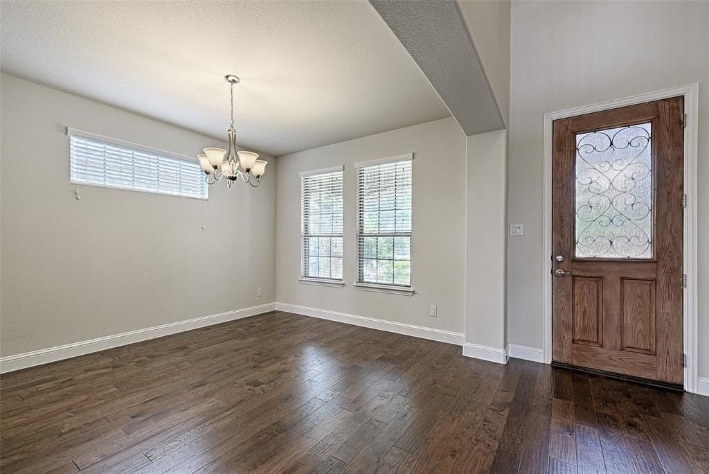 1208 Uplands Dr - Photo 5 of 38