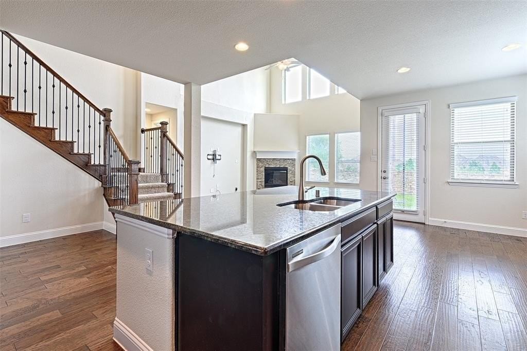1208 Uplands Dr - Photo 6 of 38