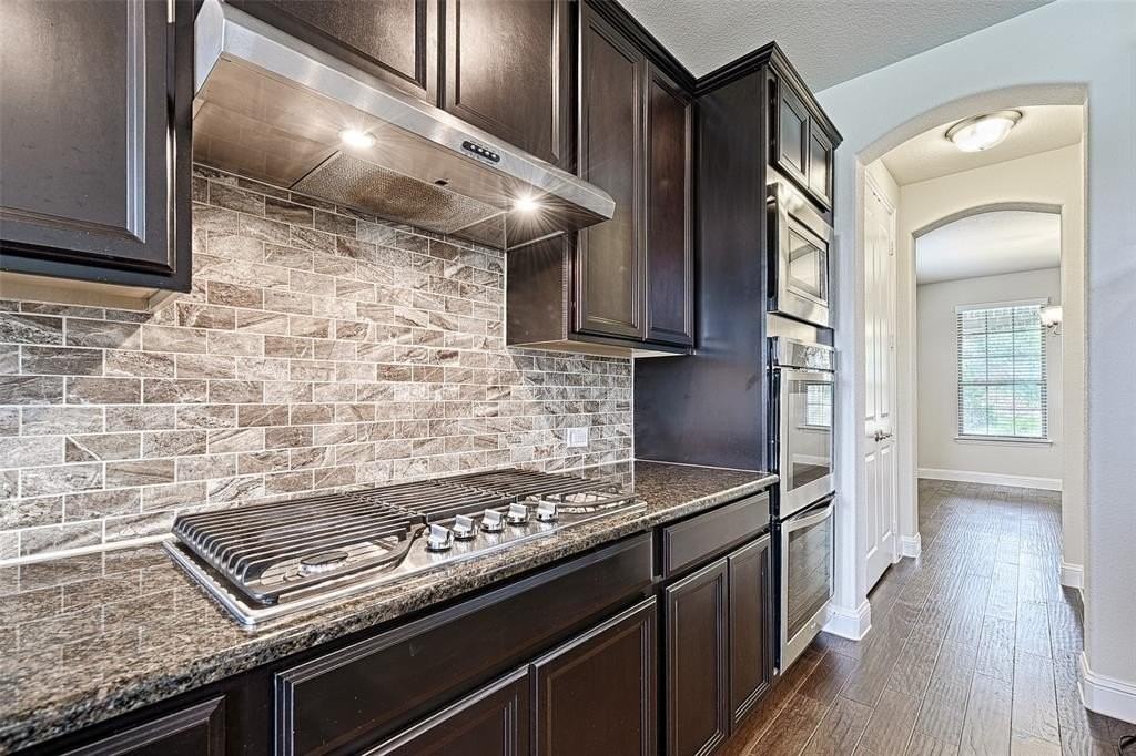 1208 Uplands Dr - Photo 7 of 38