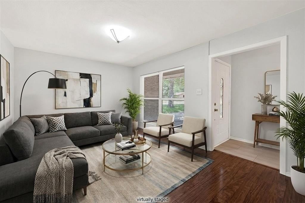 819 Kingswood Ave - Photo 4 of 31
