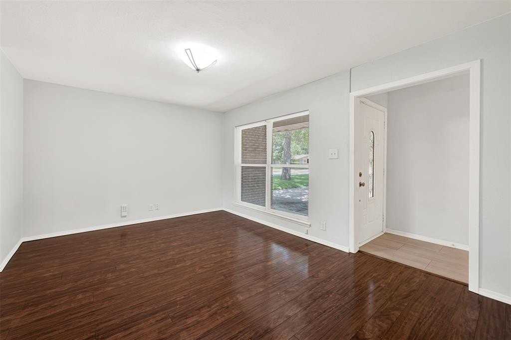 819 Kingswood Ave - Photo 5 of 31