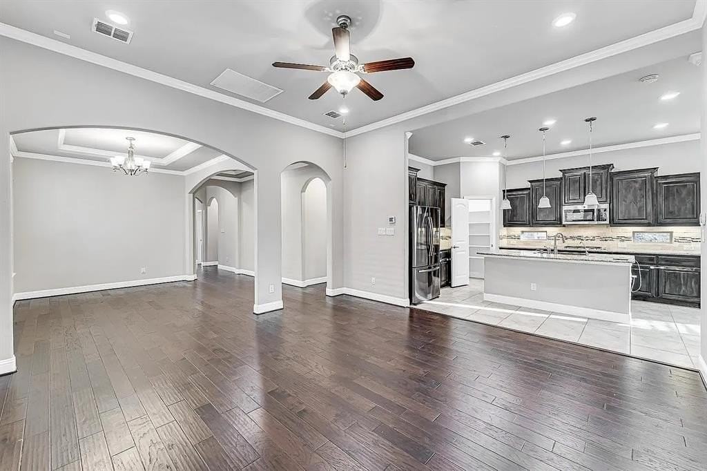 7023 Mammoth Dr - Photo 2 of 5