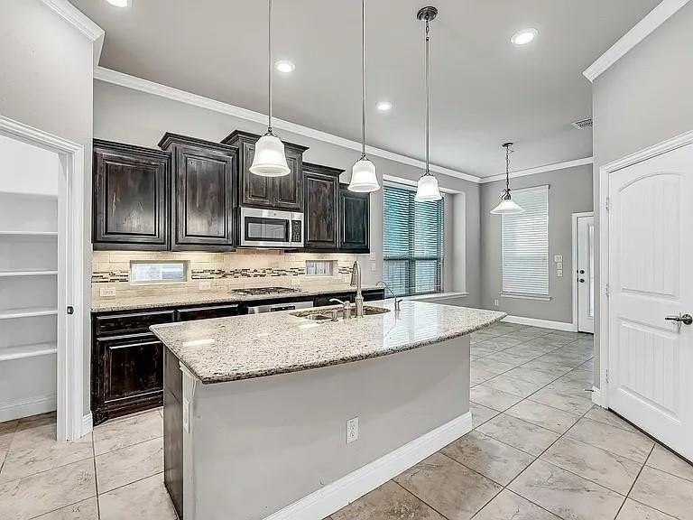 7023 Mammoth Dr - Photo 3 of 5
