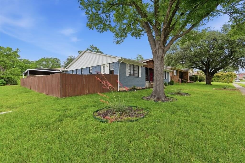 10803 Lake Gardens Dr - Photo 2 of 16