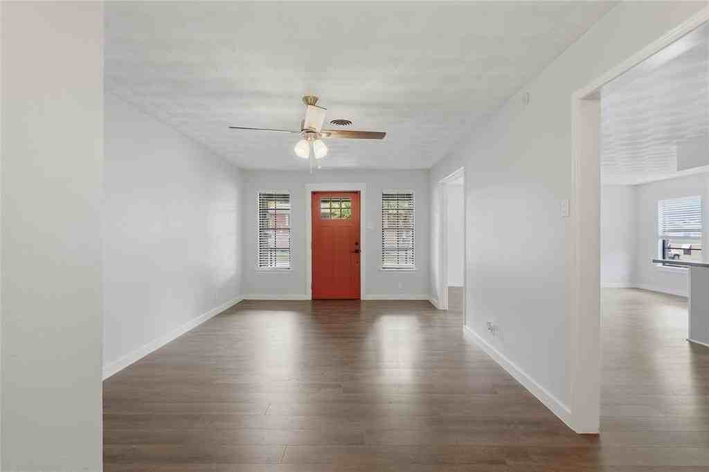 10803 Lake Gardens Dr - Photo 3 of 16