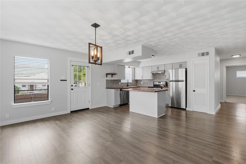 10803 Lake Gardens Dr - Photo 4 of 16
