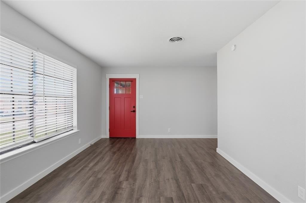 10805 Lake Gardens Dr - Photo 3 of 11