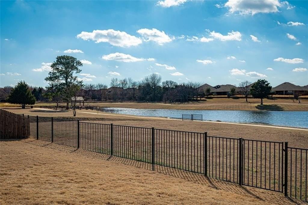 832 Cheyenne Dr - Photo 5 of 26