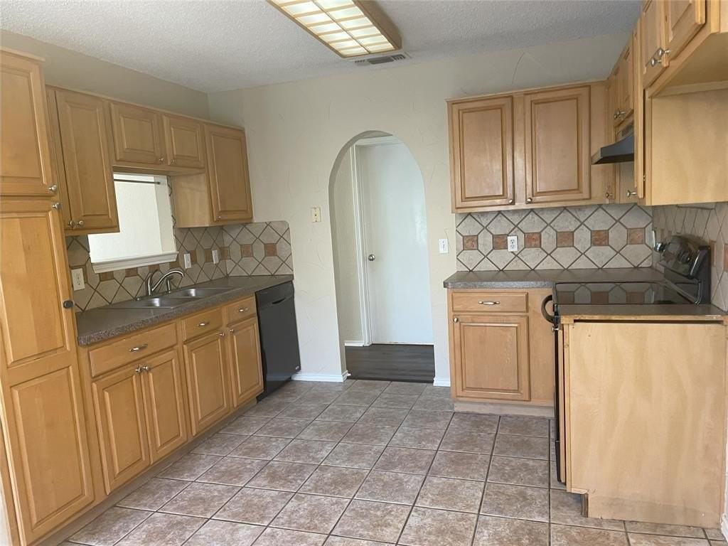 4241 Iris Ave - Photo 3 of 9