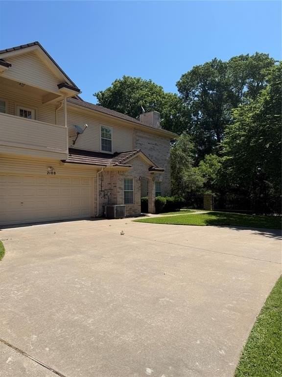 2108 Lakeforest Dr - Photo 4 of 17