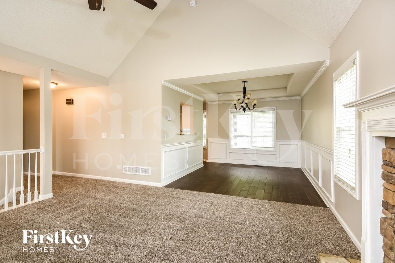 1064 Whispering Woods Dr - Photo 4 of 15