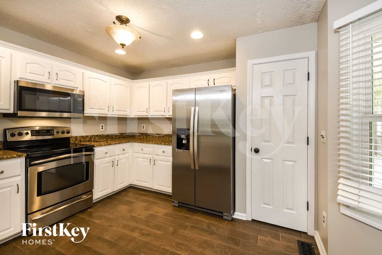 1064 Whispering Woods Dr - Photo 5 of 15