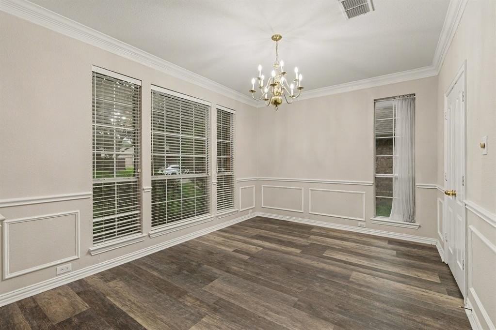 6881 Baird Dr - Photo 4 of 31