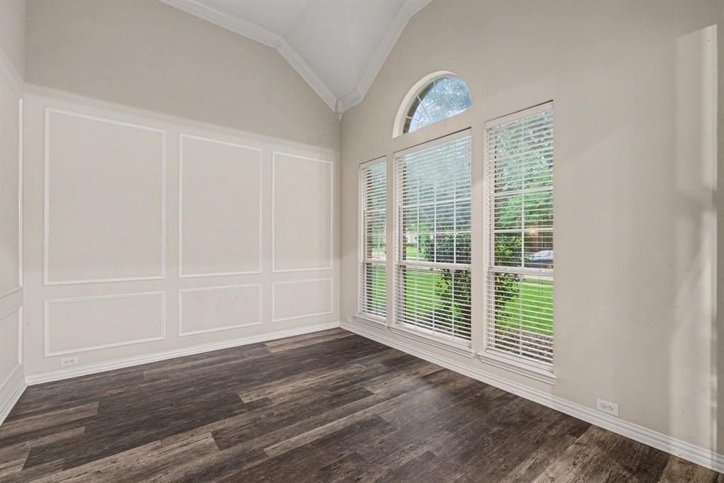 6881 Baird Dr - Photo 5 of 31