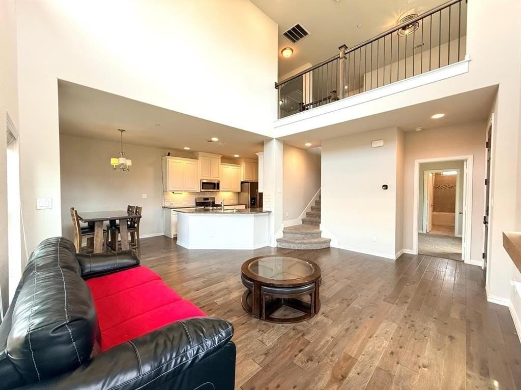 2201 Caniesto St - Photo 2 of 19