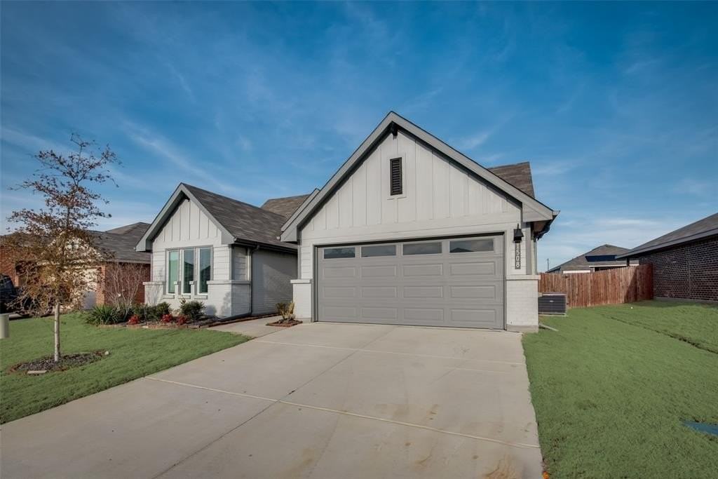 1508 Forest Park Dr - Photo 2 of 11