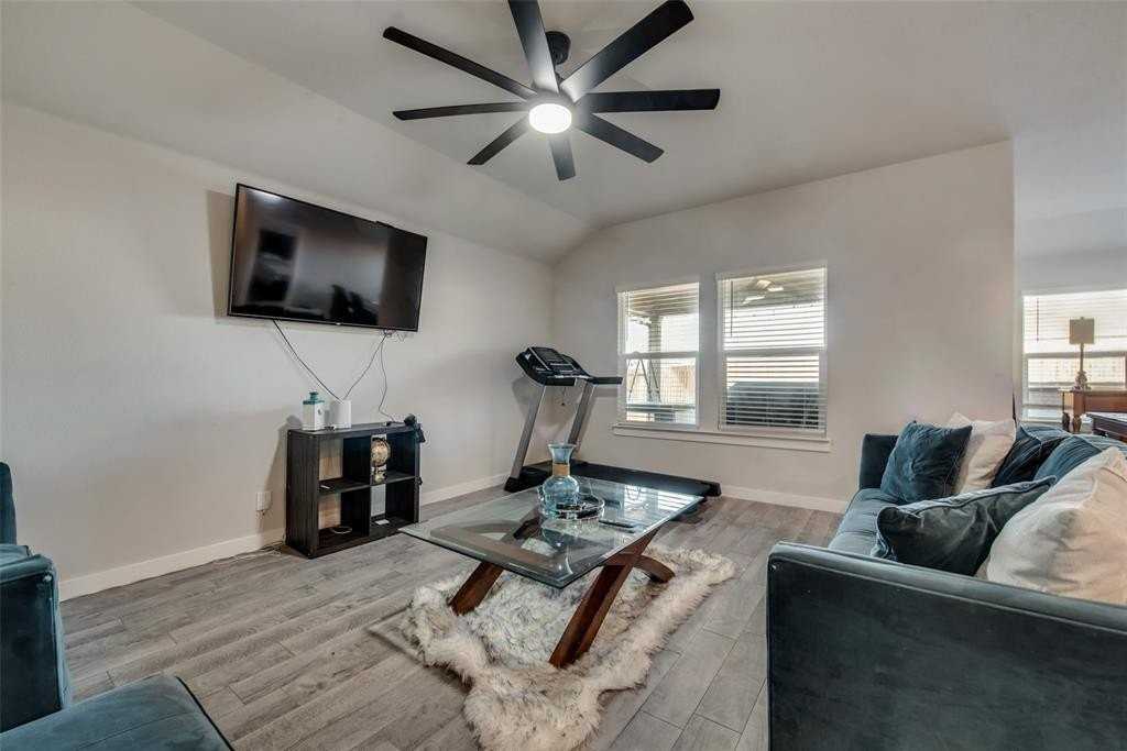 1508 Forest Park Dr - Photo 3 of 11