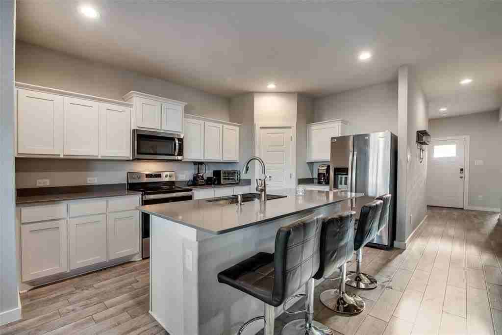 1508 Forest Park Dr - Photo 4 of 11