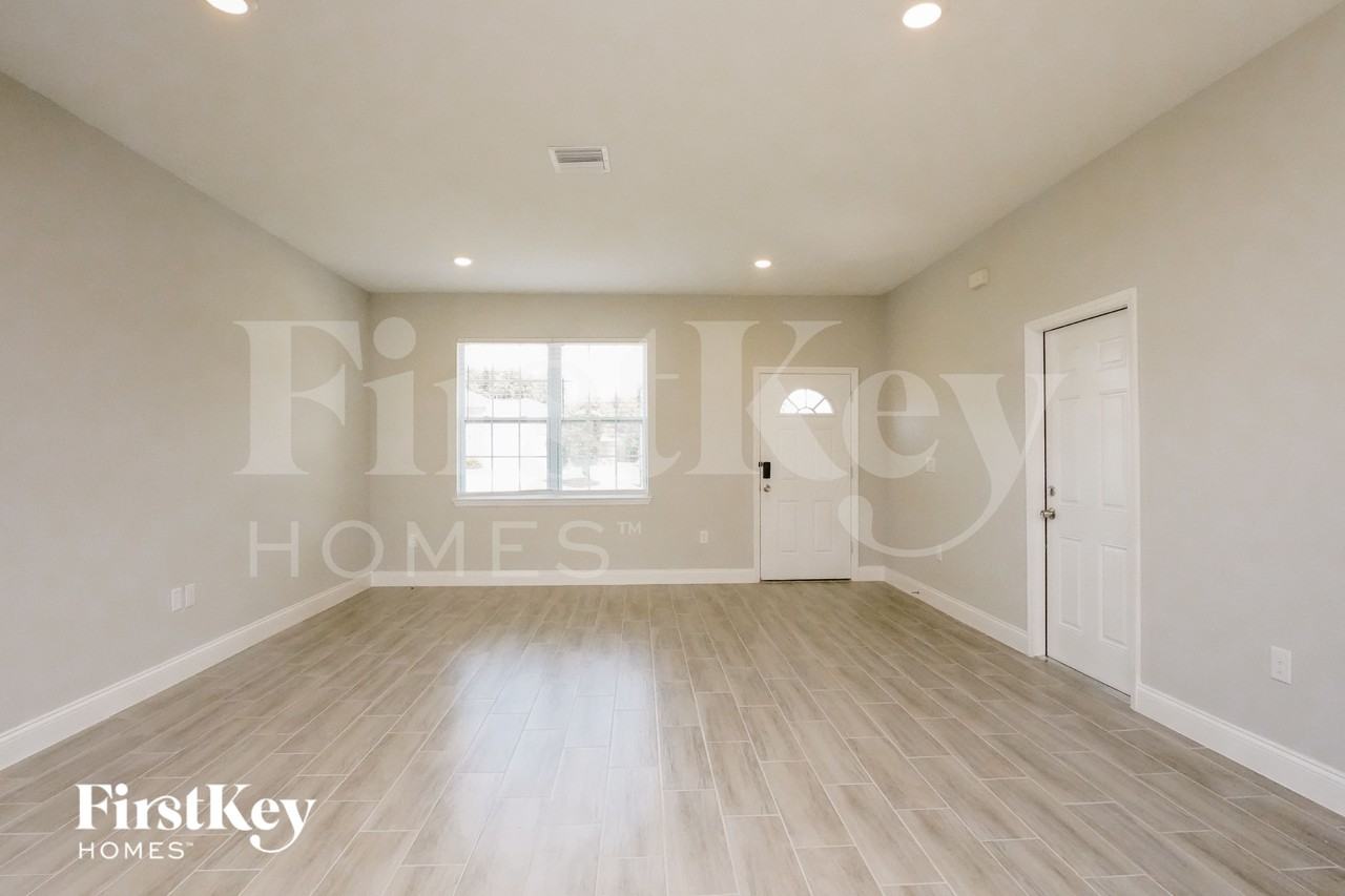 453 Magpie Ct - Photo 2 of 16