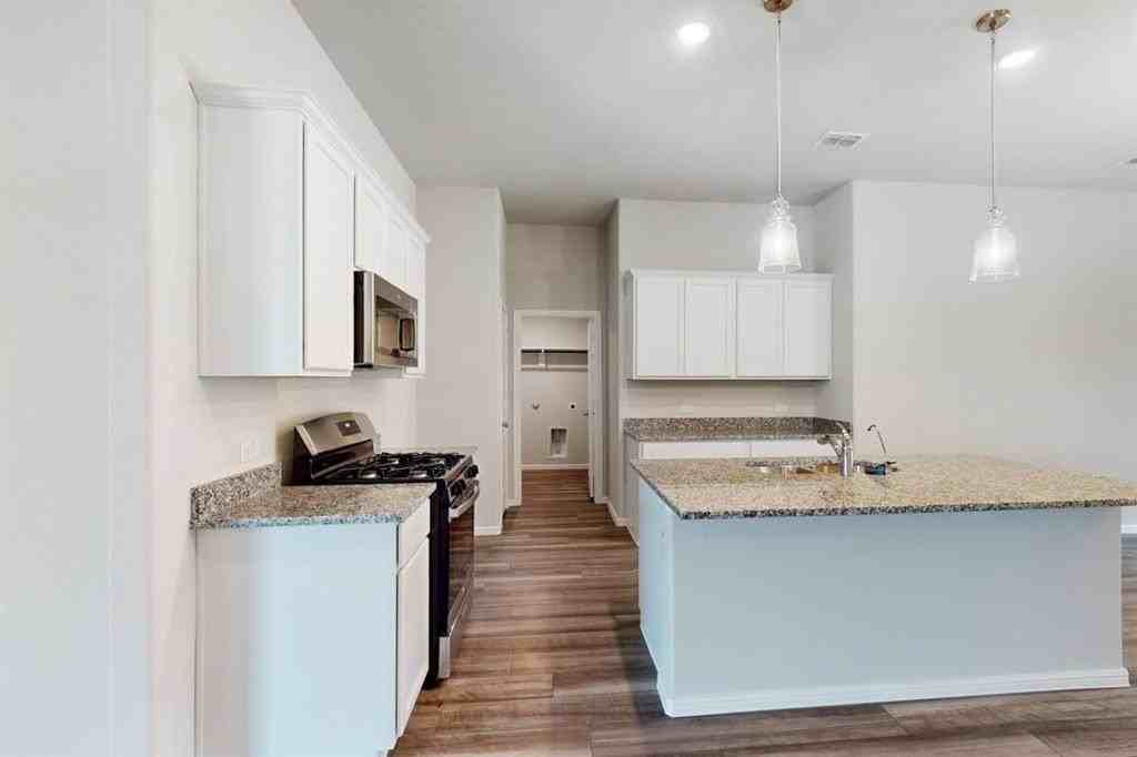 1817 Grassland Dr - Photo 5 of 34