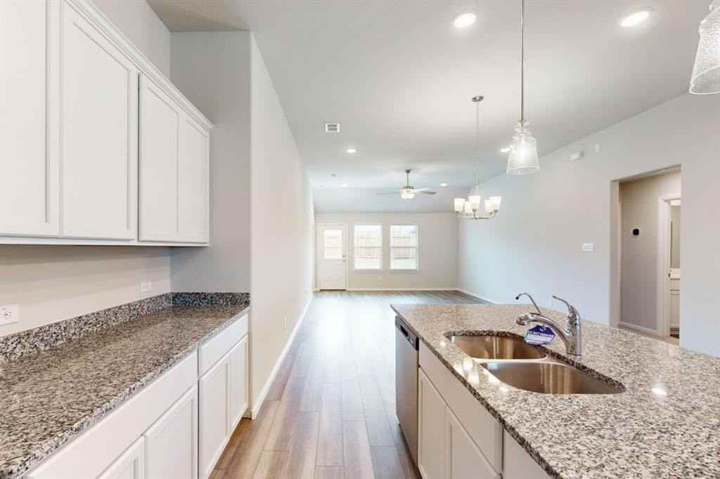 1817 Grassland Dr - Photo 6 of 34