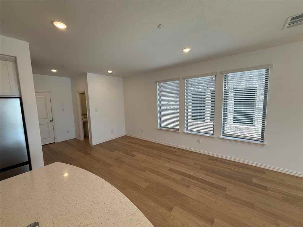 724 4th St - Photo 6 of 39