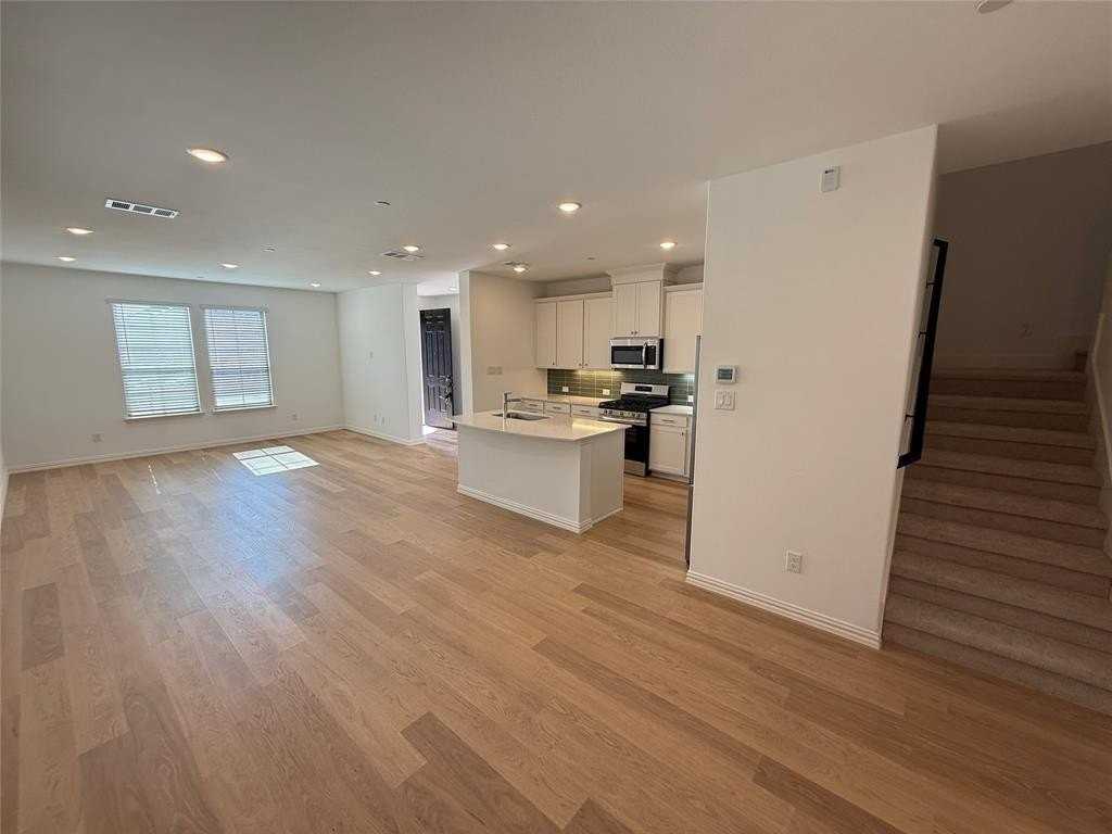 724 4th St - Photo 7 of 39