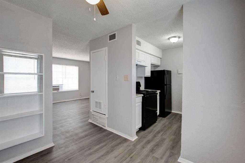 2410 N Willis St - Photo 3 of 7
