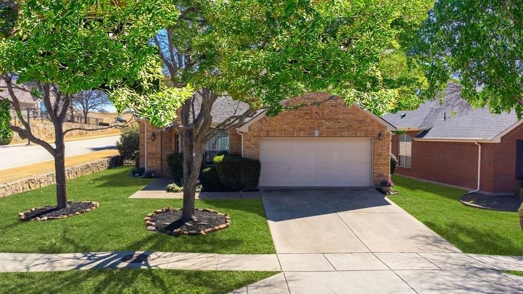 1312 Quaker Dr - Photo 3 of 32