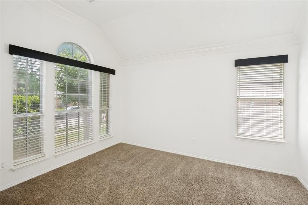 3805 Pine Valley Dr - Photo 4 of 23